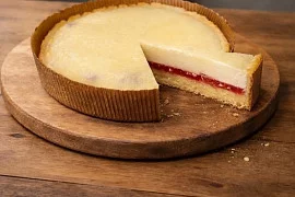 Пирог с клубникой в сметанной заливке 500 гр